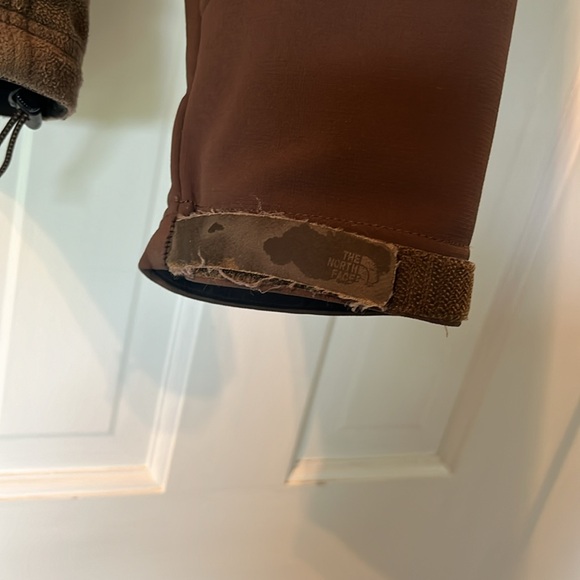 North face Mens Large wind stopper coat. Brown.Some wear on the Velcro sleeve. - Picture 6 of 7